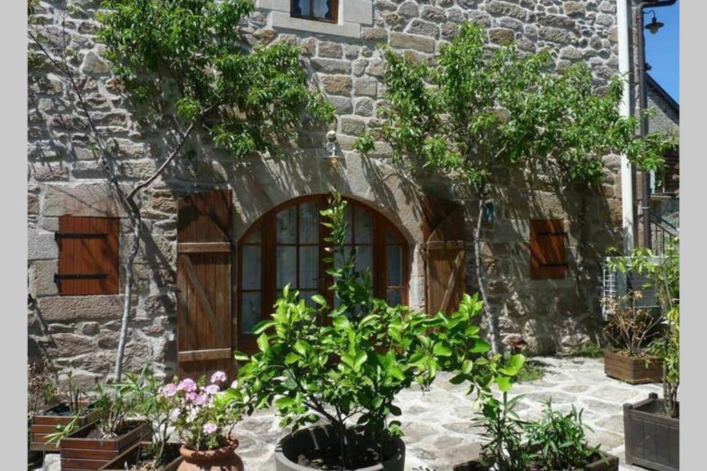 La Grange De Salvaneix Gite Pour 15 Personnes 7 Chambres Avec 6 Sdb-6Wc Sarran المظهر الخارجي الصورة